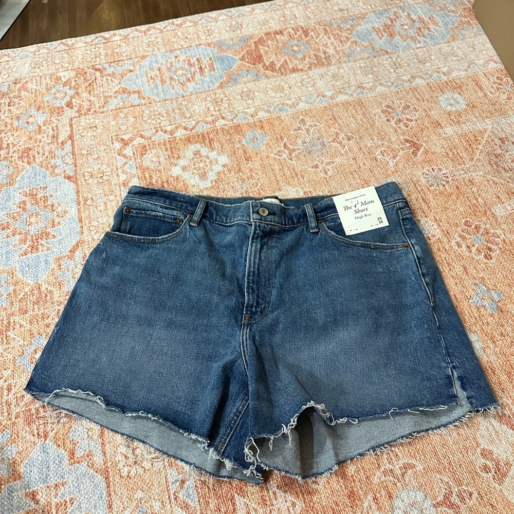 NWT Abercrombie & Fitch The 4” Mom Short High rise shorts size 16 or 33 - Picture 2 of 8